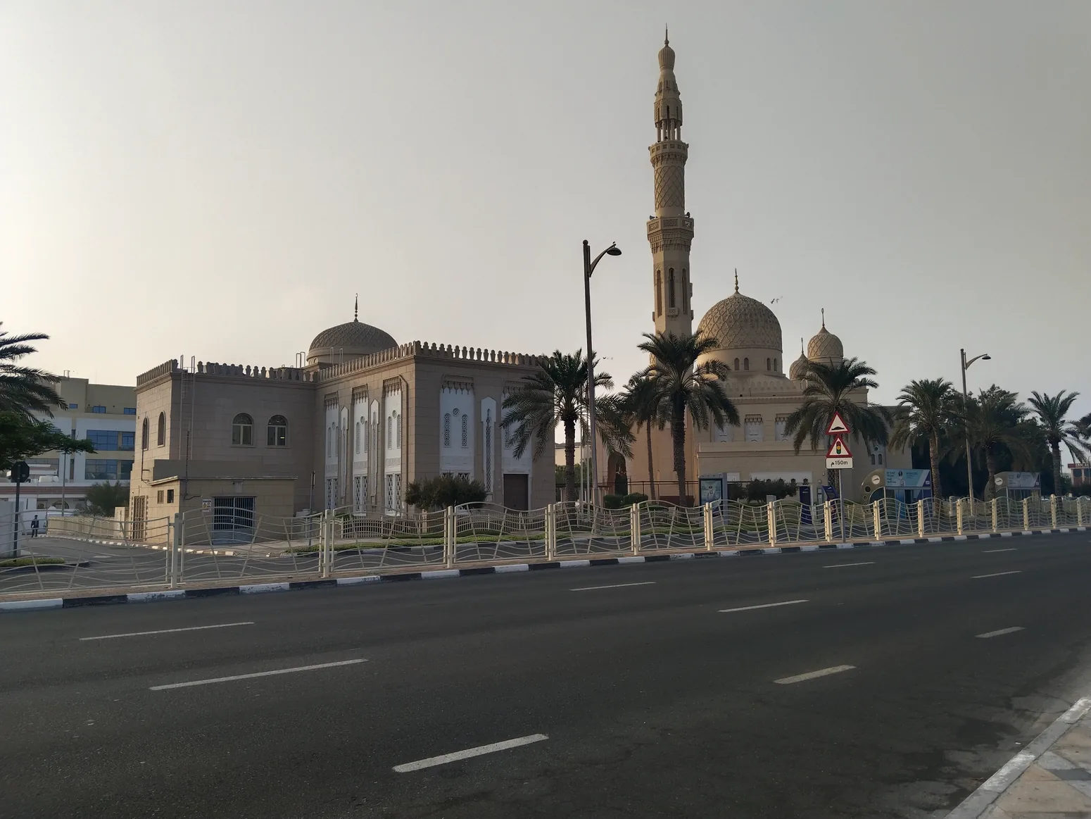 Vue de la mosquée Jumeirah, située à Jumeirah 1. Photo : ZI Jony, CC BY-SA 4.0.